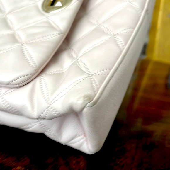 Kate Spade quilted bag with silver hardware. - Picture 3 of 4
